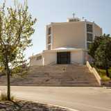 Solo nel 1963 fu costruita una vera chiesa, quella di San Paolo, che diede il nome al rione diventando un punto di aggregazione per la comunit�